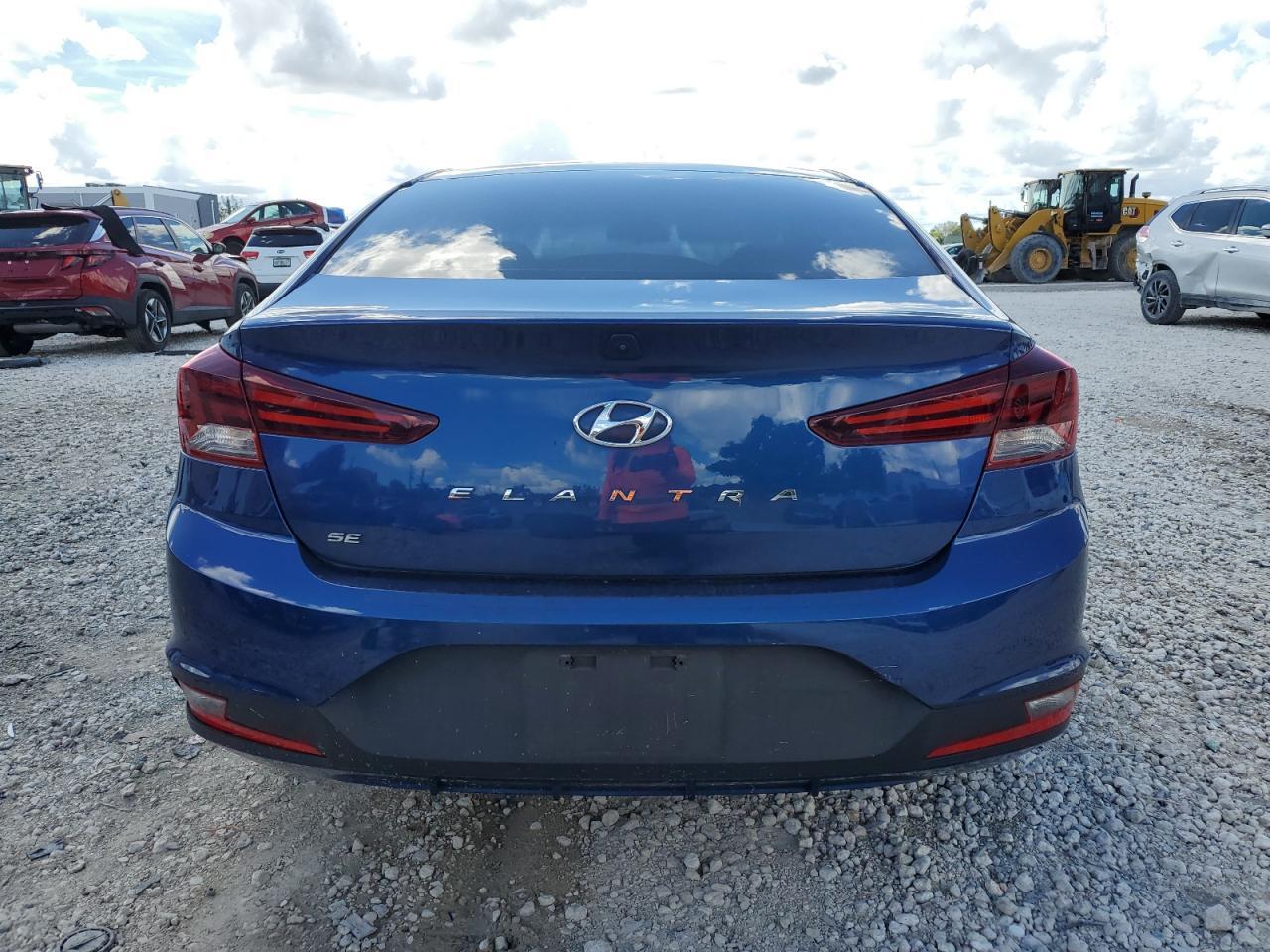 2019 Hyundai Elantra Se - Image 6