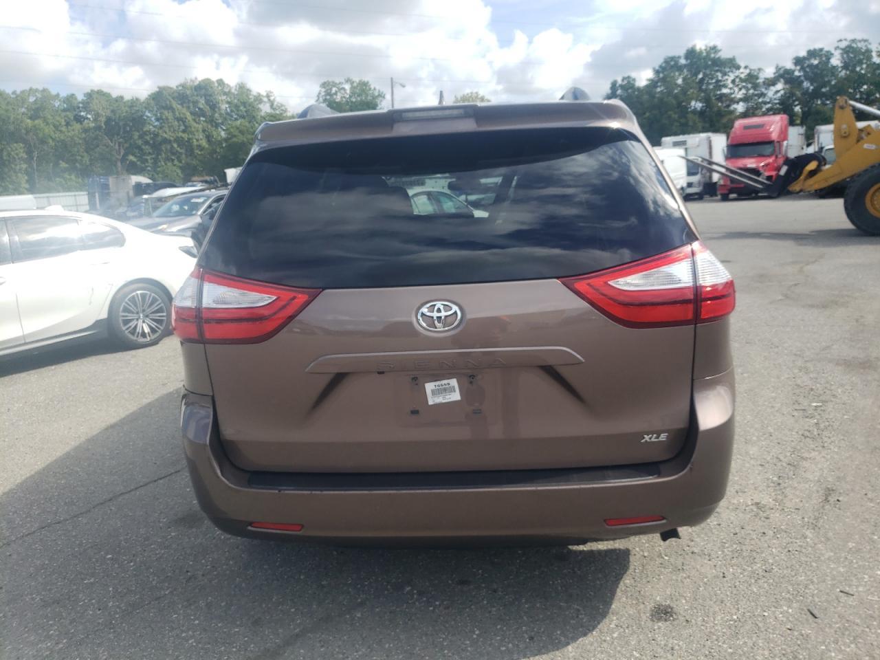 2018 Toyota Sienna Xle - Image 6