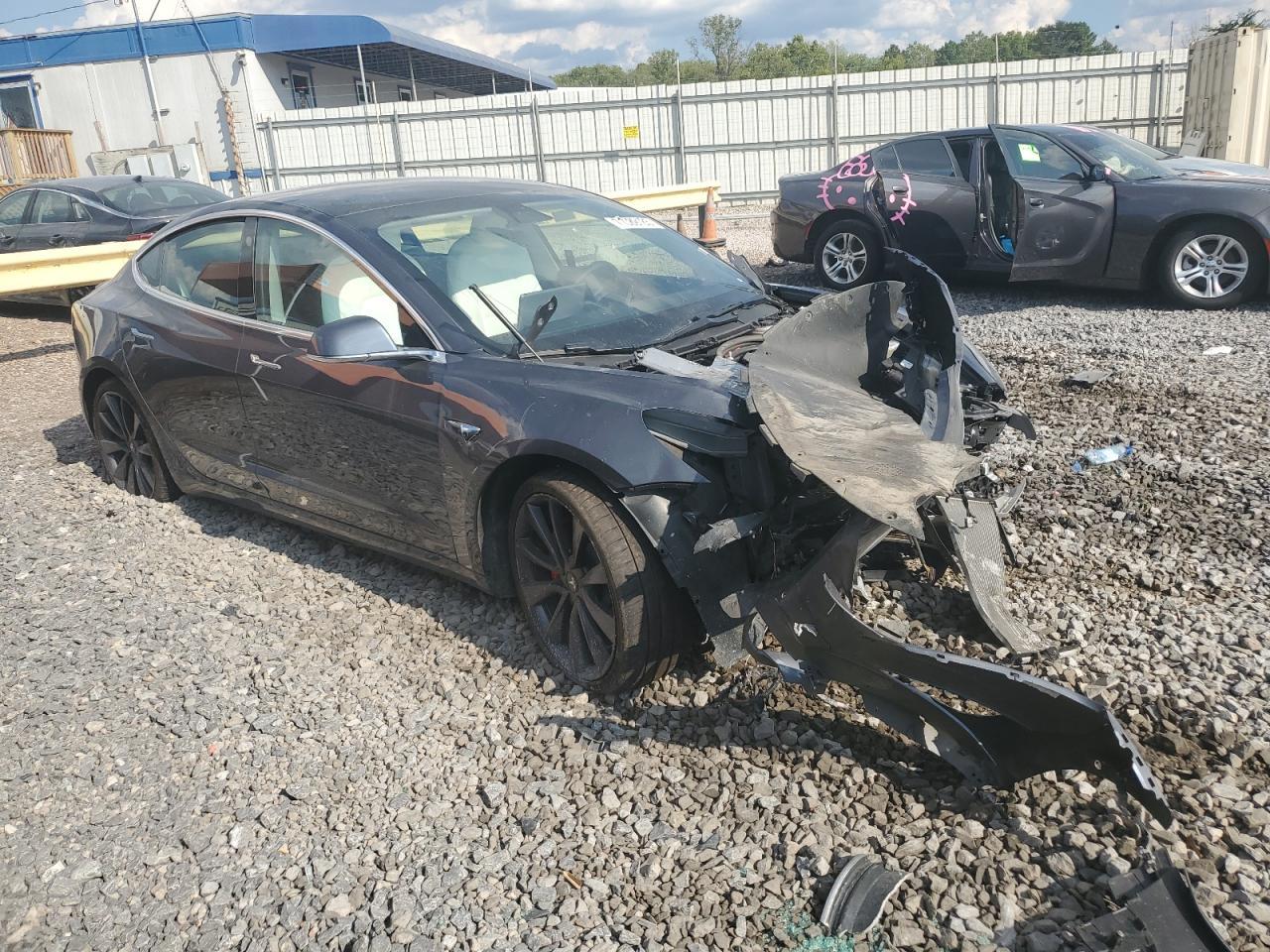 2020 Tesla Model 3 - Фото 4