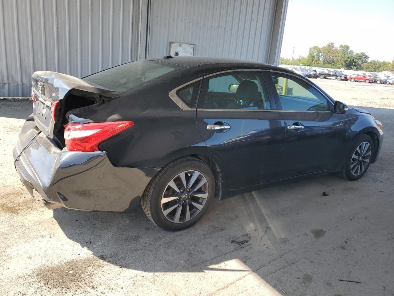 2017 Nissan Altima 2.5 - Image 3
