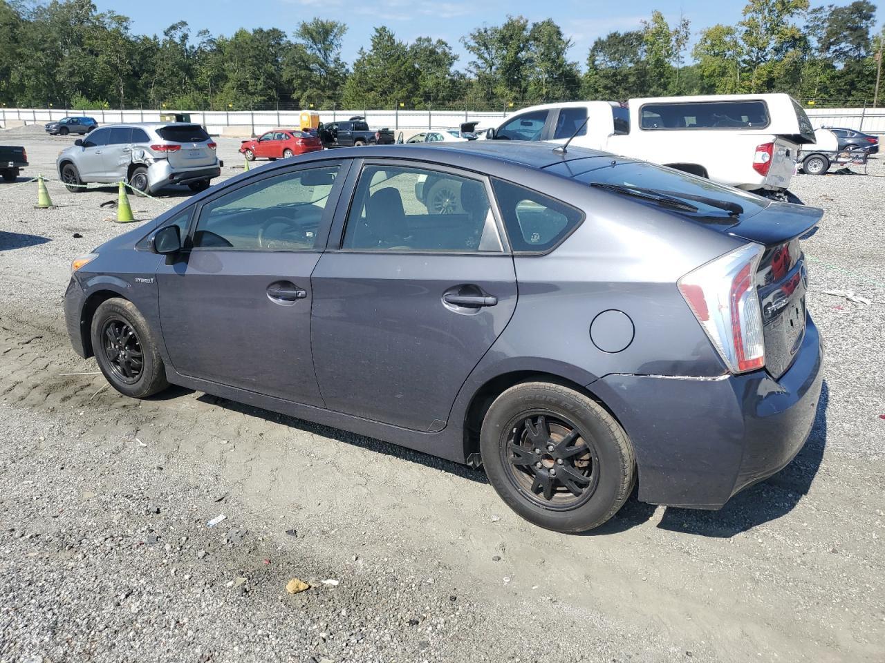 2014 Toyota Prius Two - Фото 2