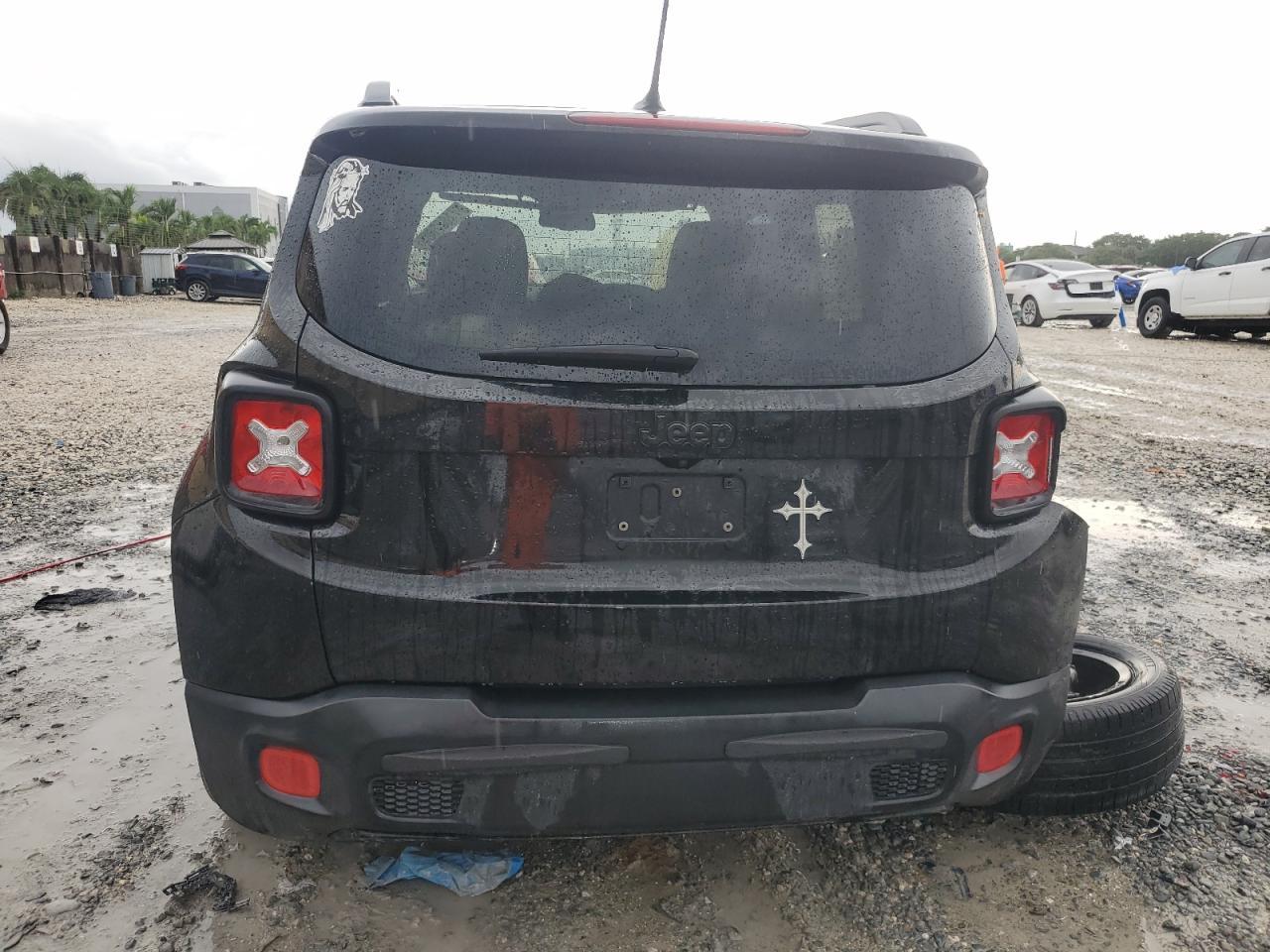 2017 Jeep Renegade Latitude - Image 6