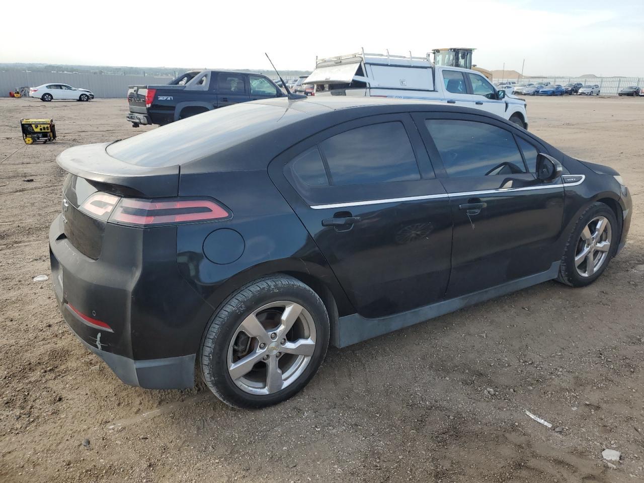 2011 Chevrolet Volt - Image 3