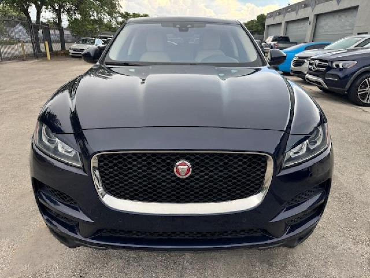 2020 Jaguar F-Pace Premium - Image 5