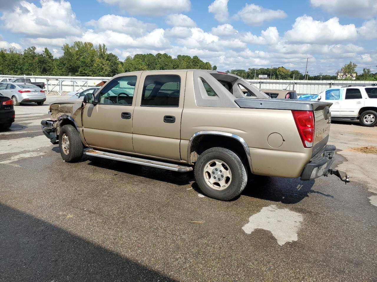 2006 Chevrolet Avalanche C1500 - Image 2
