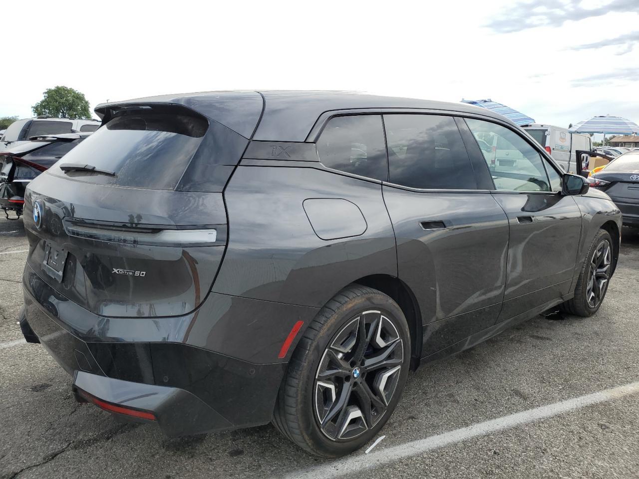 2025 BMW Ix xDrive50 - Фото 3