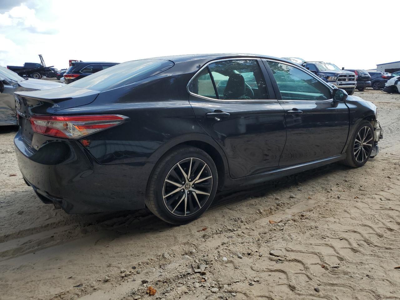 2018 Toyota Camry L - Image 3
