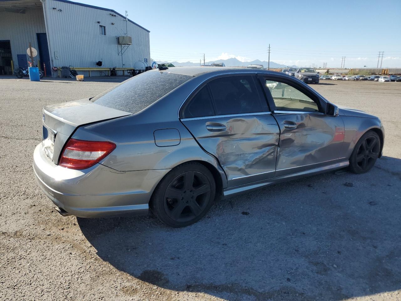 2011 Mercedes-Benz C 300 - Фото 3