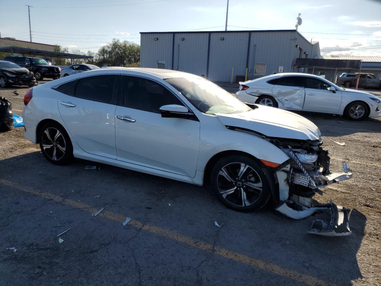 2018 Honda Civic Touring - Image 4