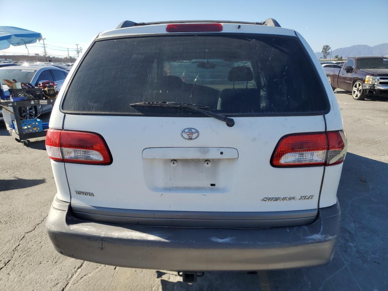 2001 Toyota Sienna Le - Image 6