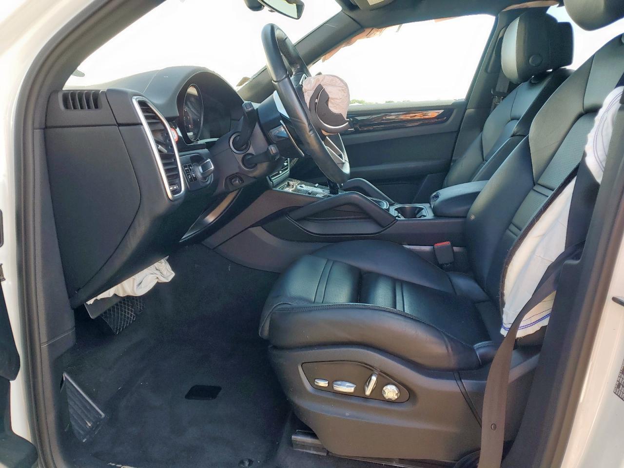 2019 Porsche Cayenne - Image 7