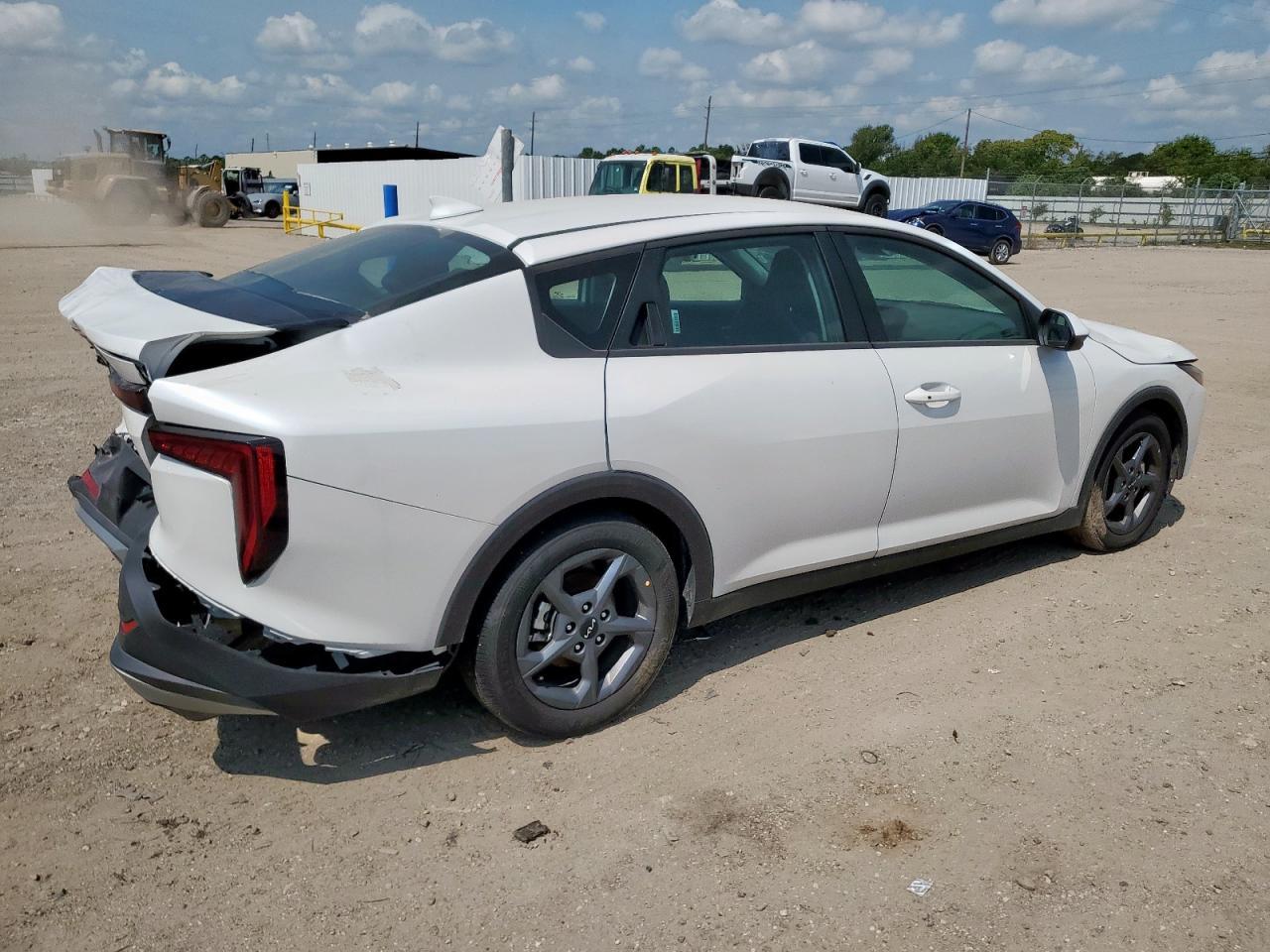 2025 Kia K4 - Image 3