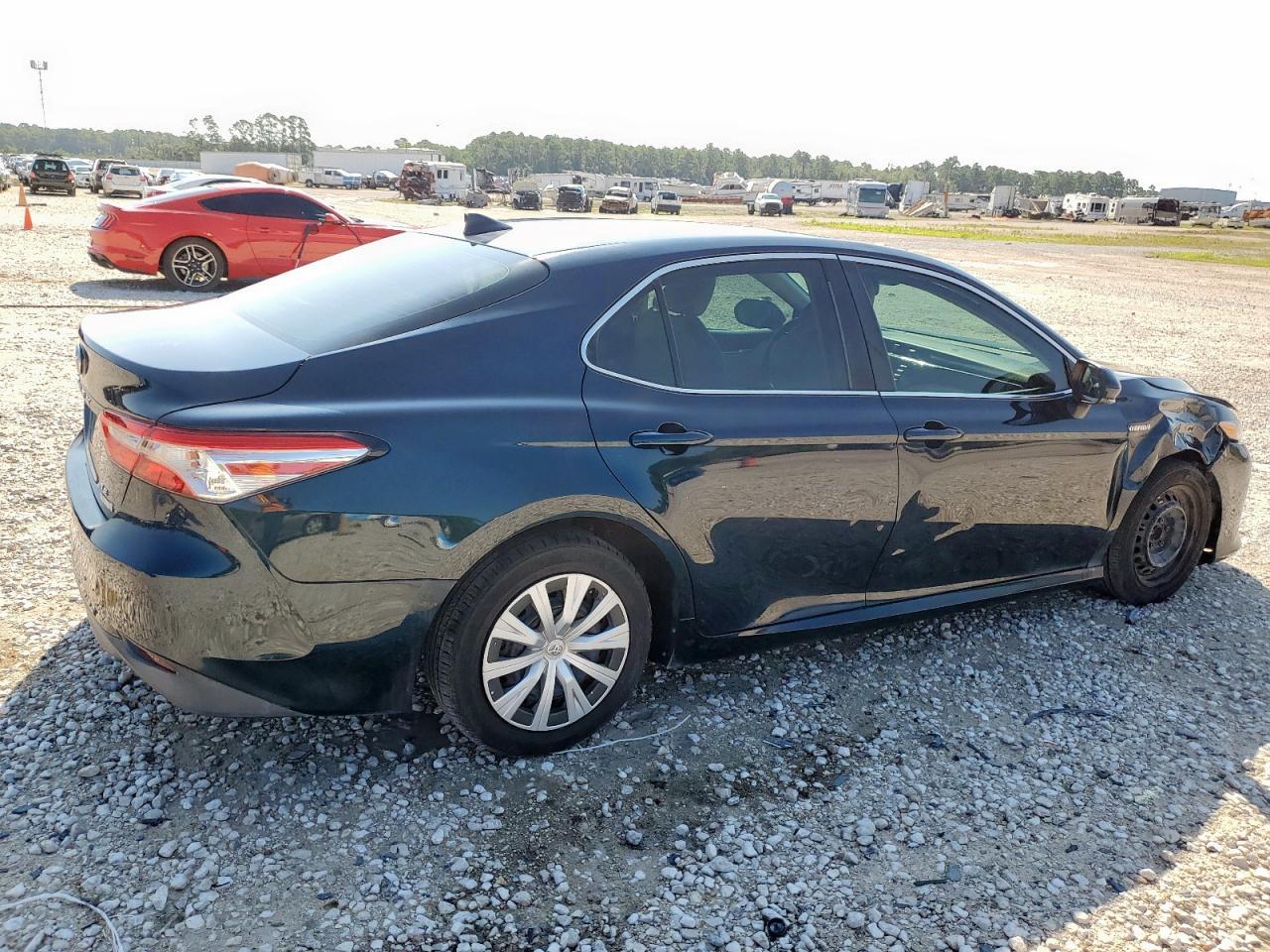 2019 Toyota Camry Le - Image 3