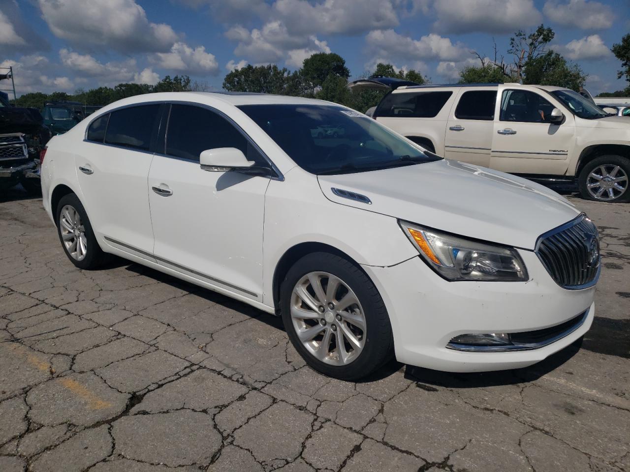 2016 Buick Lacrosse - Image 4