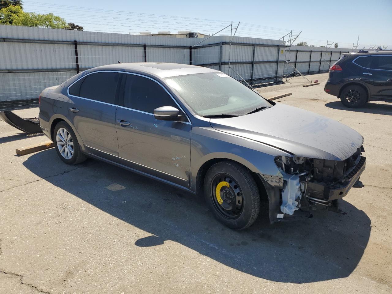 2013 Volkswagen Passat Sel - Image 4