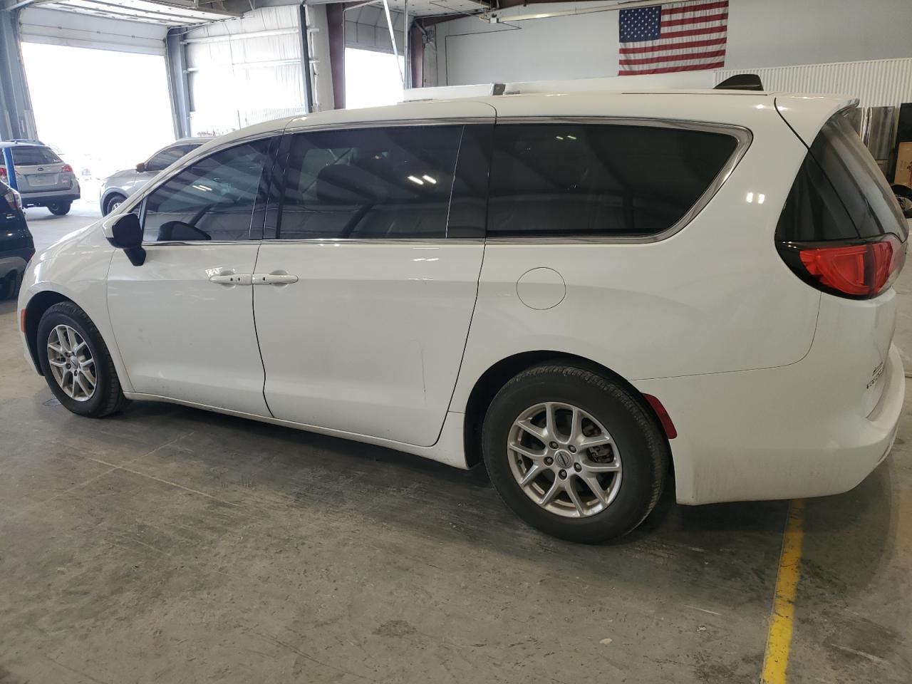 2023 Chrysler Voyager Lx - Фото 2