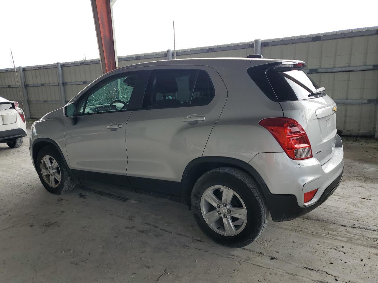 2022 Chevrolet Trax Ls - Фото 2