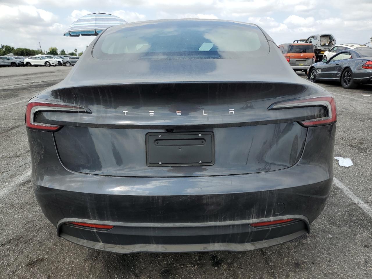2025 Tesla Model 3 - Фото 6