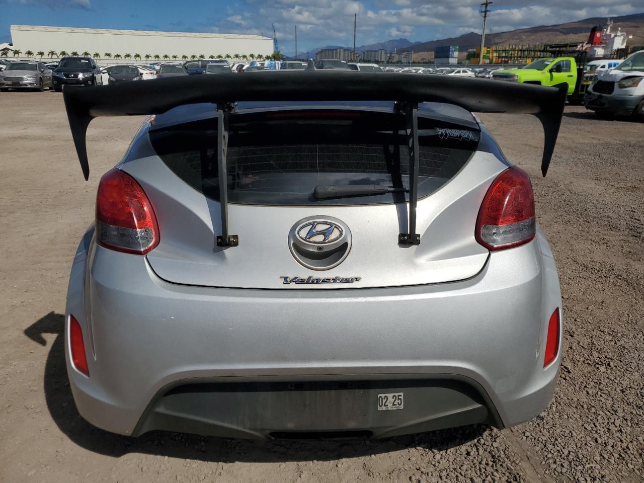 2017 Hyundai Veloster - Фото 6