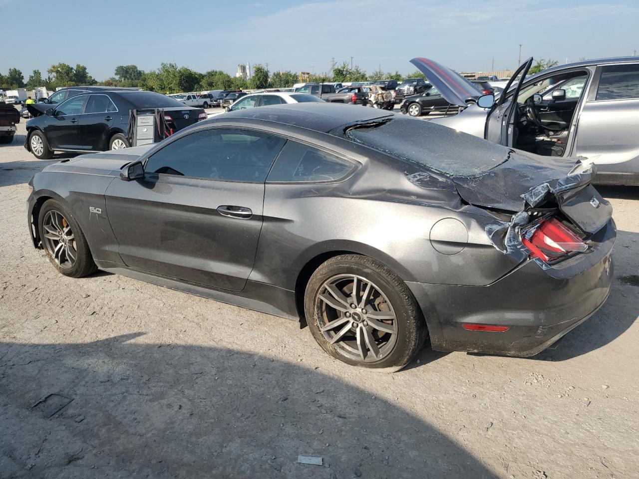 2017 Ford Mustang Gt - Фото 2