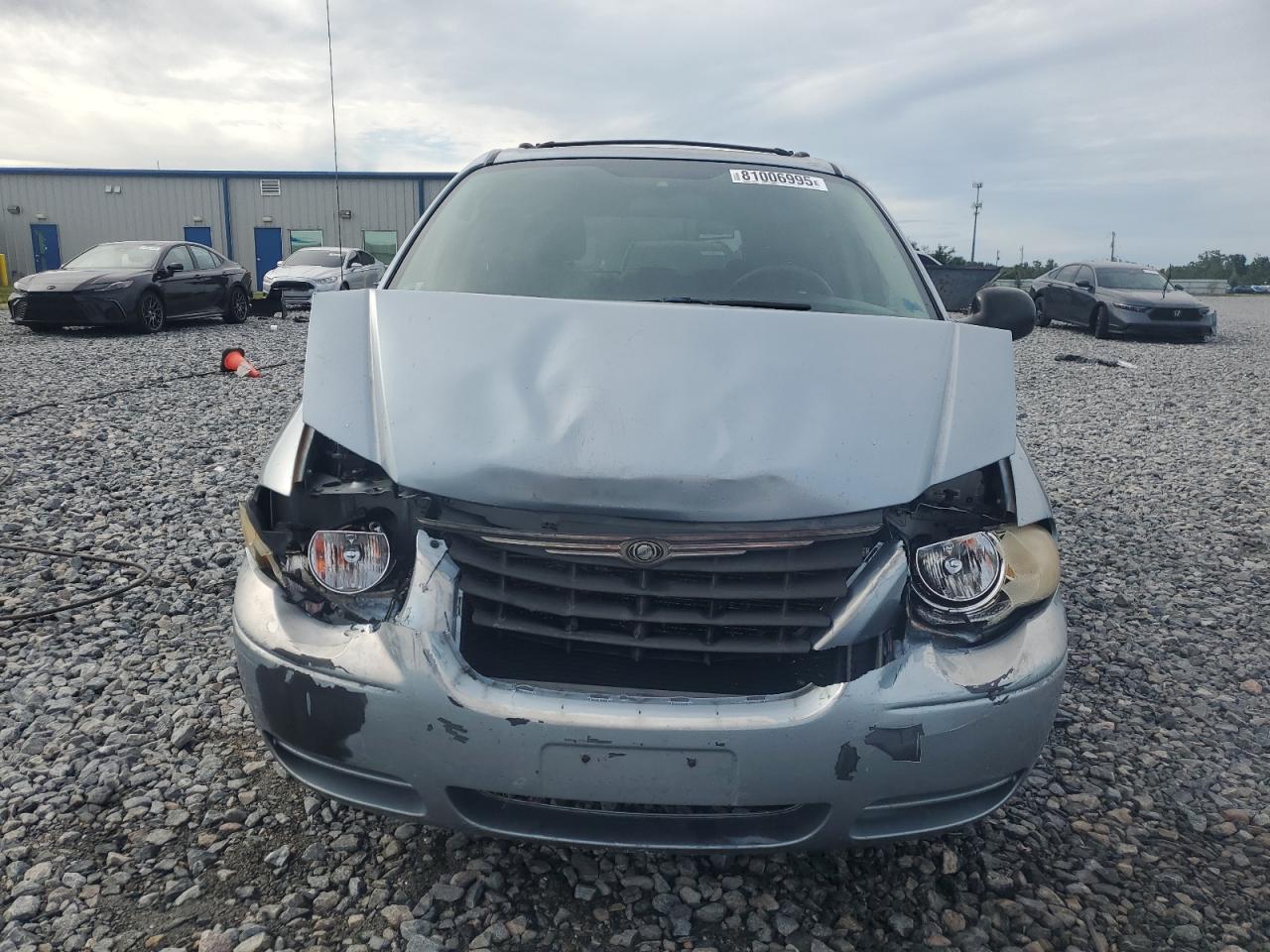 2006 Chrysler Town Cntry - Image 5
