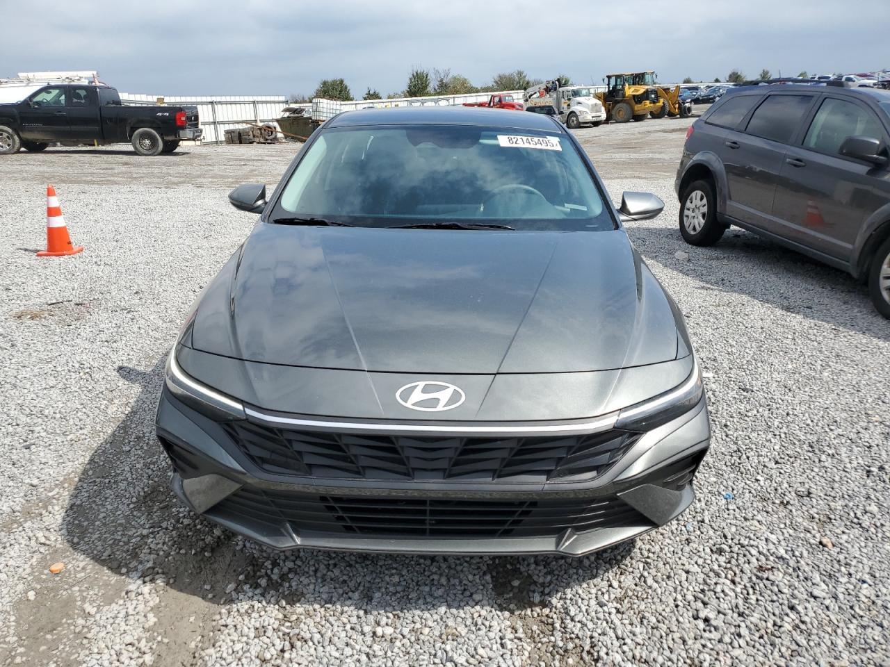 2024 Hyundai Elantra Blue - Image 5