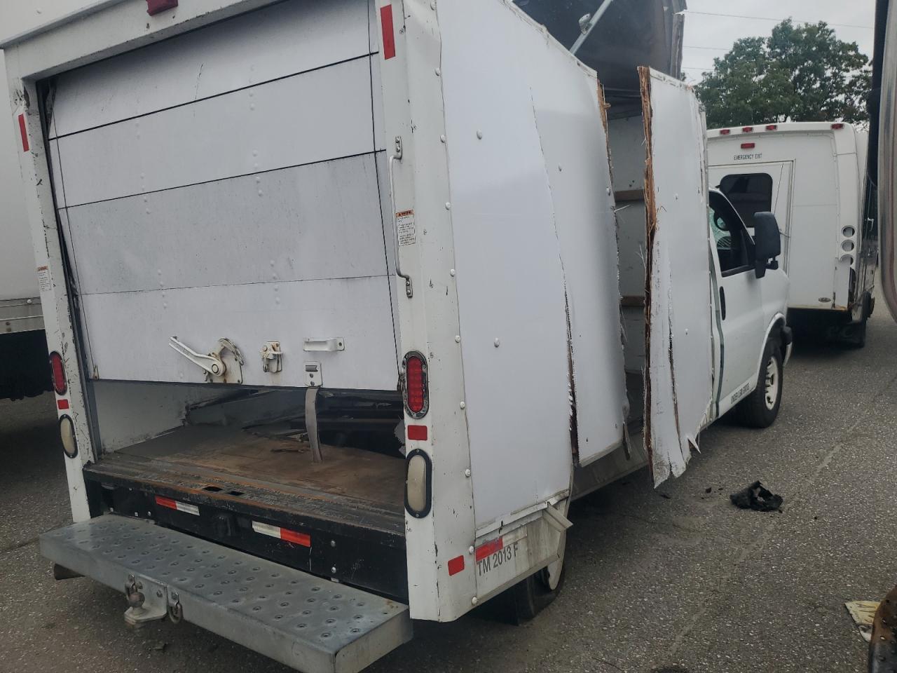 2012 GMC Savana Cutaway G3500 - Фото 3