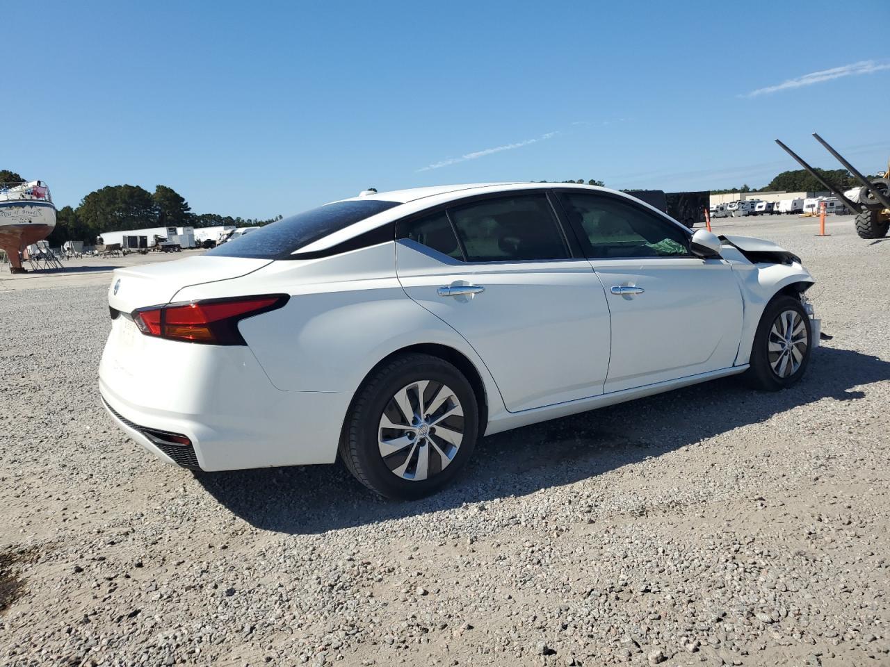 2019 Nissan Altima - Image 3