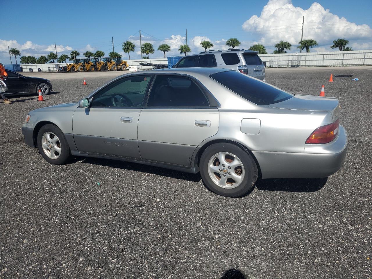 1999 Lexus Es 300 - Image 2
