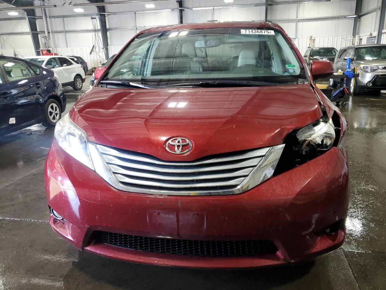 2012 Toyota Sienna Limited 7-Passenger - Image 5