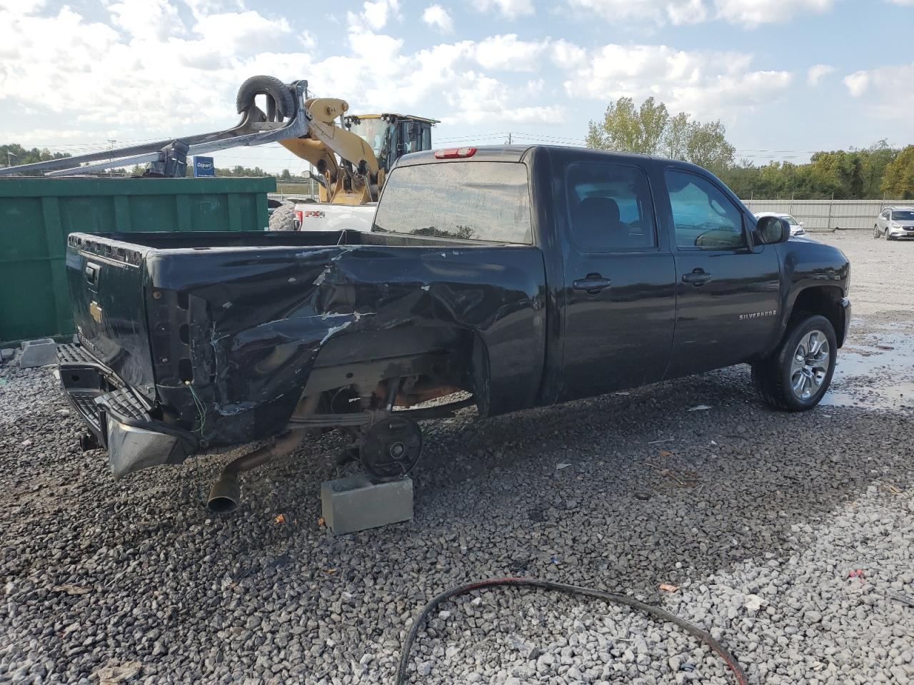 2007 Chevrolet Silverado C1500 Crew Cab - Image 3