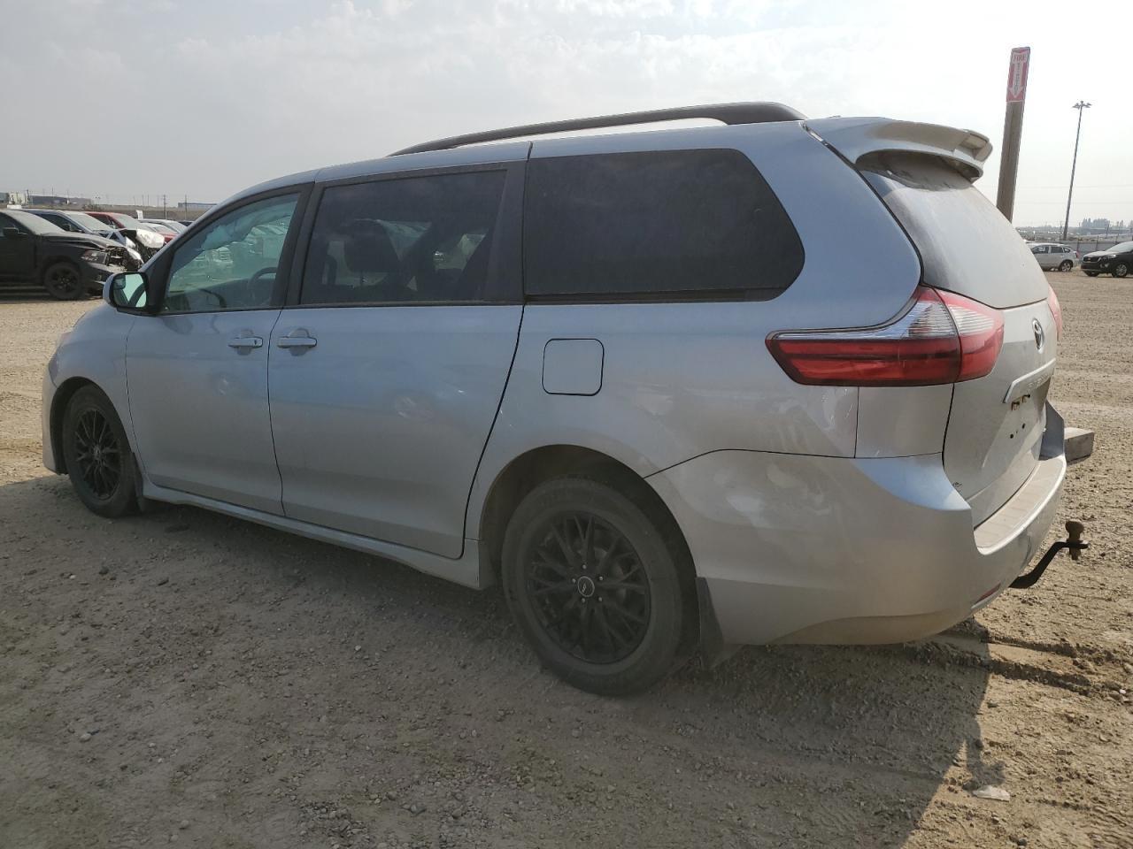 2020 Toyota Sienna Le - Фото 2