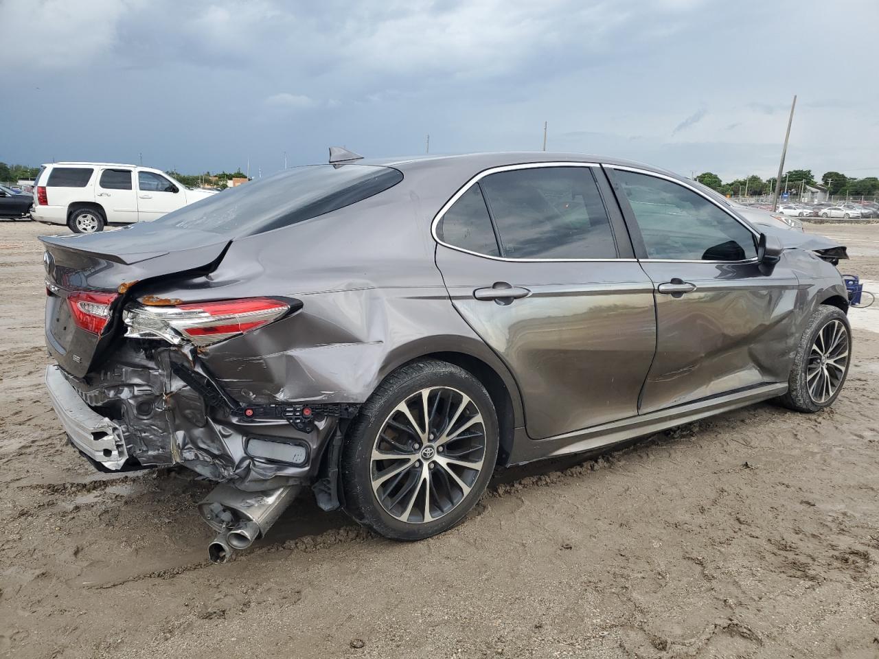 2020 Toyota Camry Se - Image 3