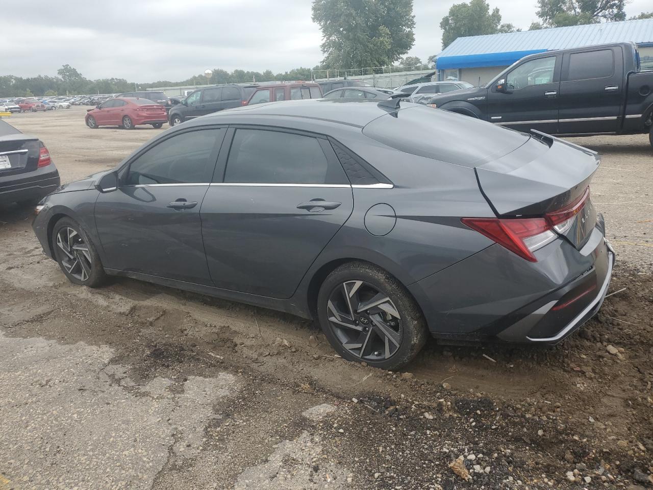 2024 Hyundai Elantra Sel - Image 2