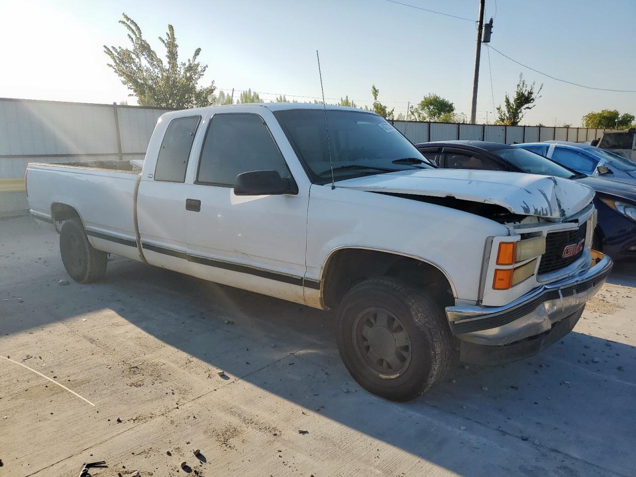 1997 GMC Sierra C1500 - Image 4