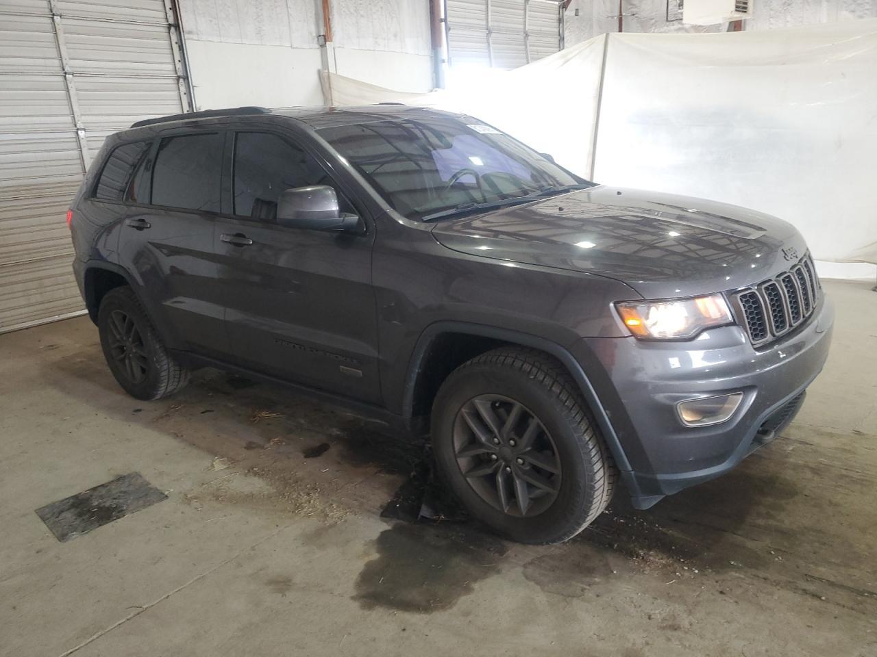 2016 Jeep Grand Cherokee Laredo - Фото 4