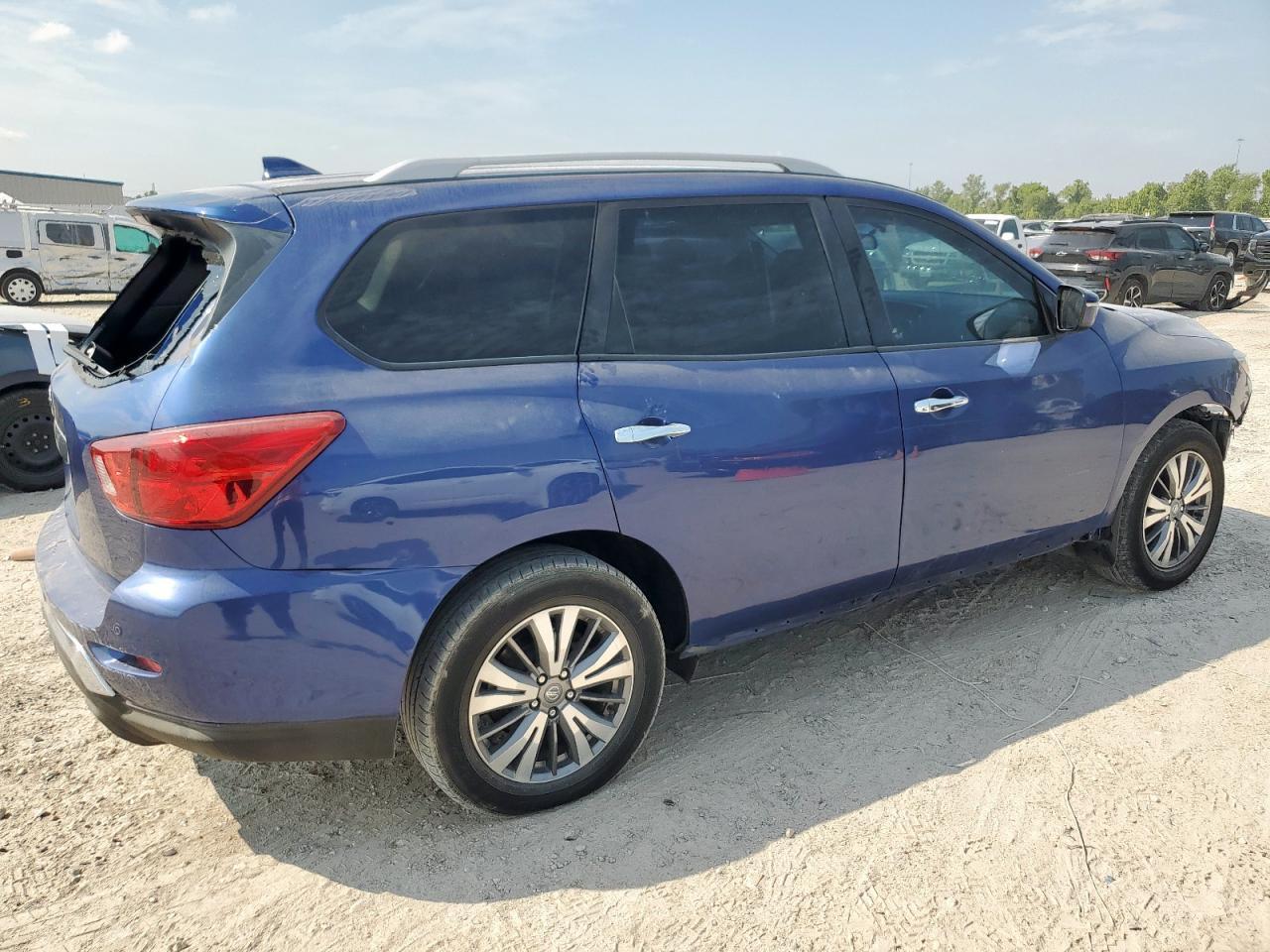 2019 Nissan Pathfinder S - Фото 3