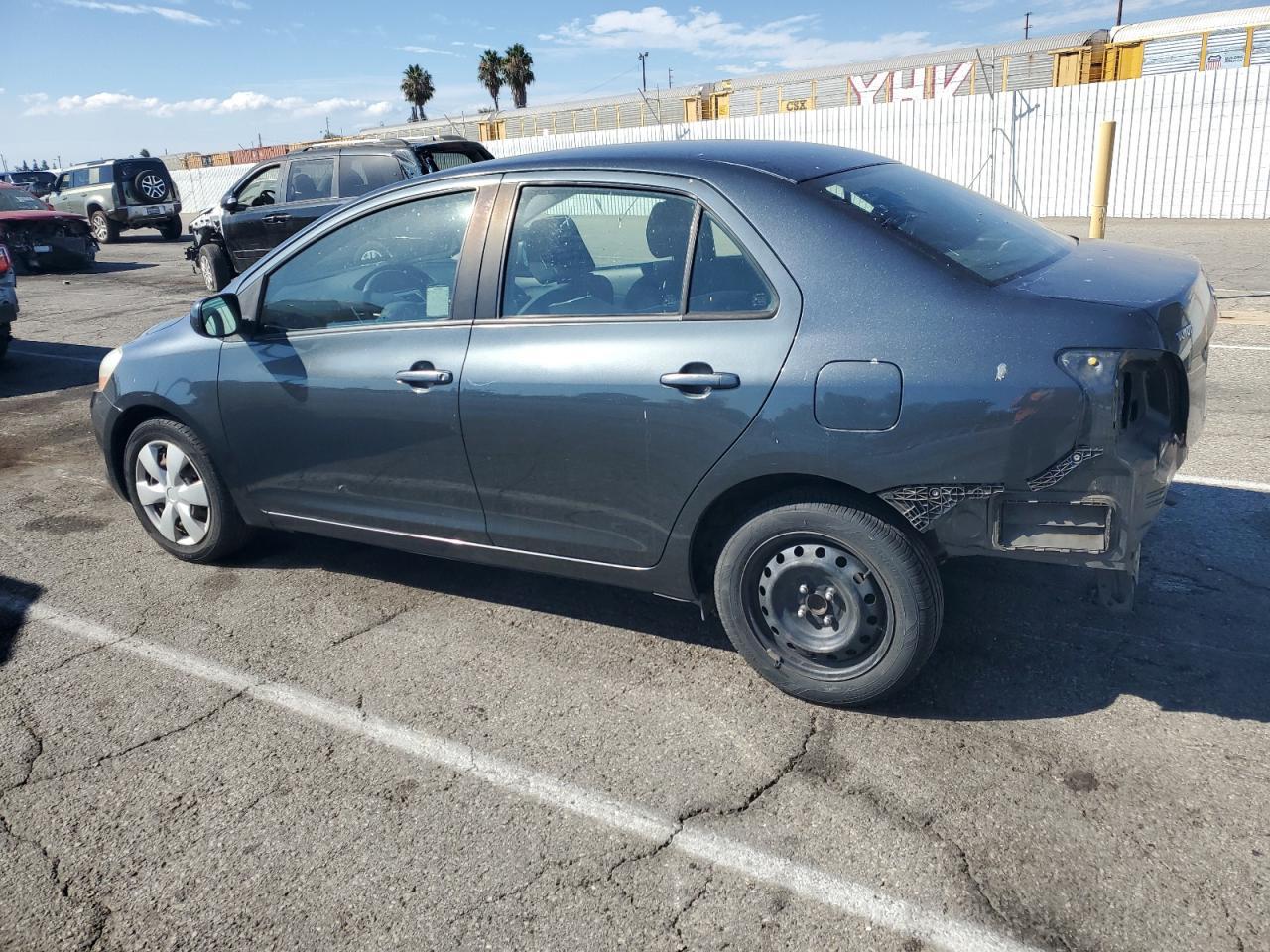 2010 Toyota Yaris - Фото 2