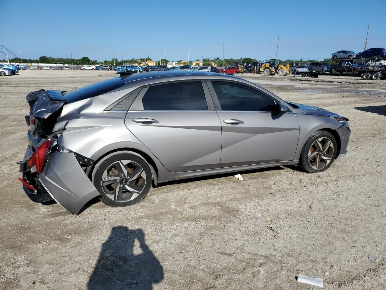 2022 Hyundai Elantra Limited - Фото 3