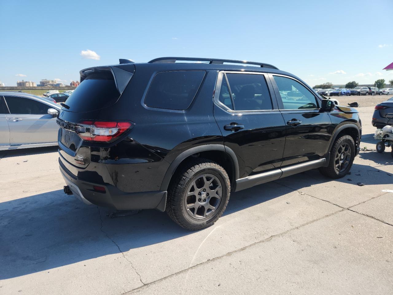 2025 Honda Pilot Trailsport - Image 3