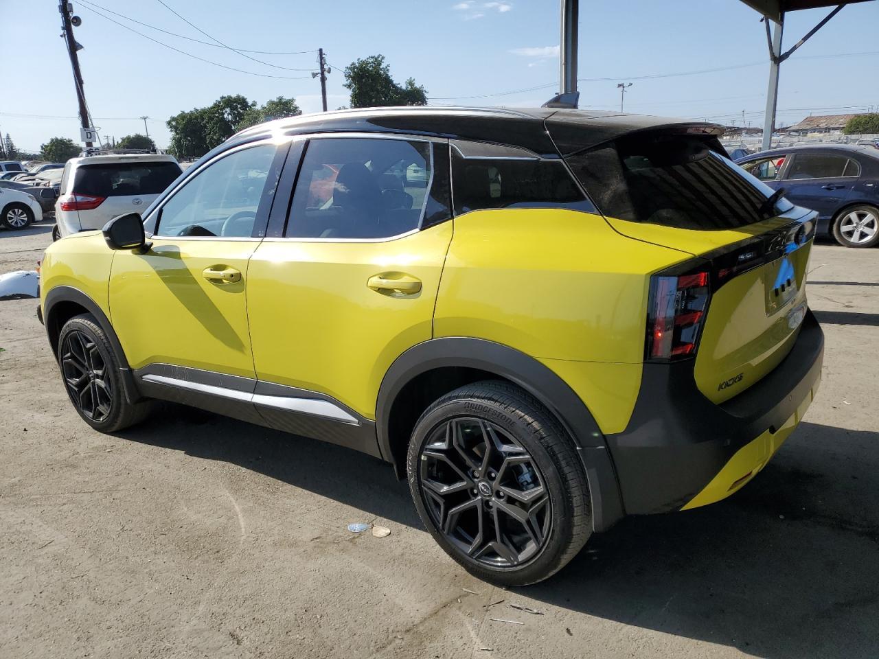 2025 Nissan Kicks Sr - Image 2
