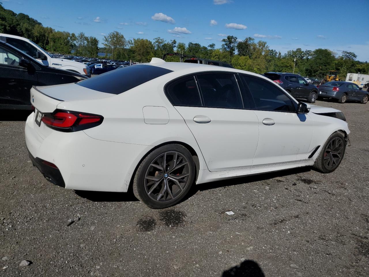 2023 BMW 530 Xi - Image 3