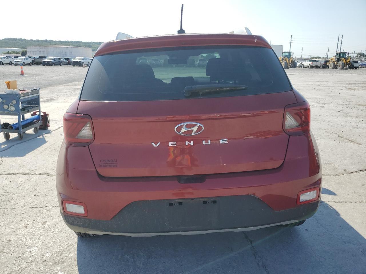 2024 Hyundai Venue Limited - Фото 6