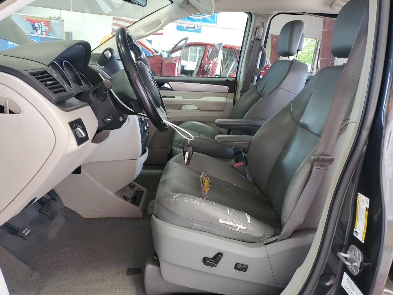 2011 Volkswagen Routan Se - Image 7