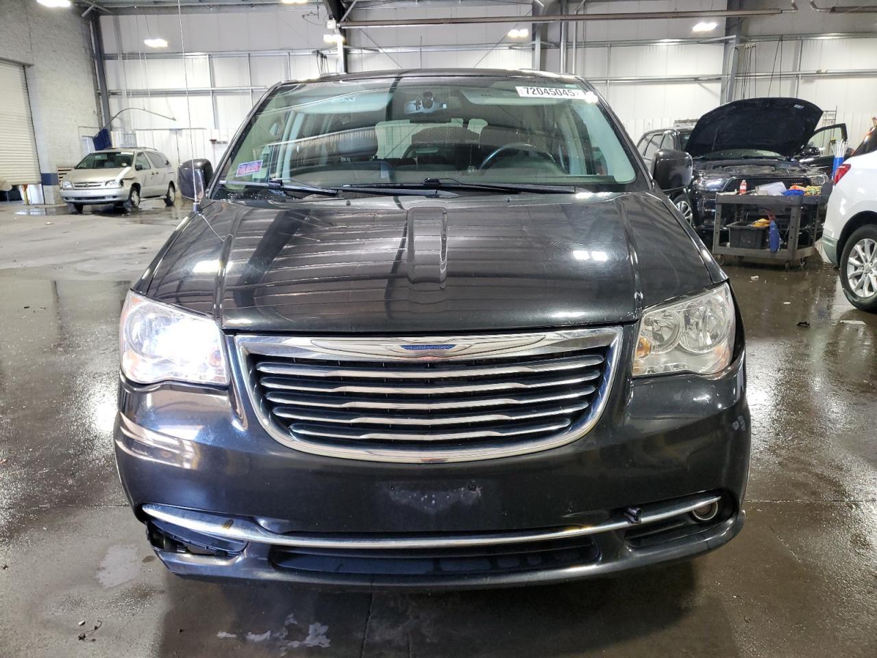 2016 Chrysler Town & Country Touring - Image 5