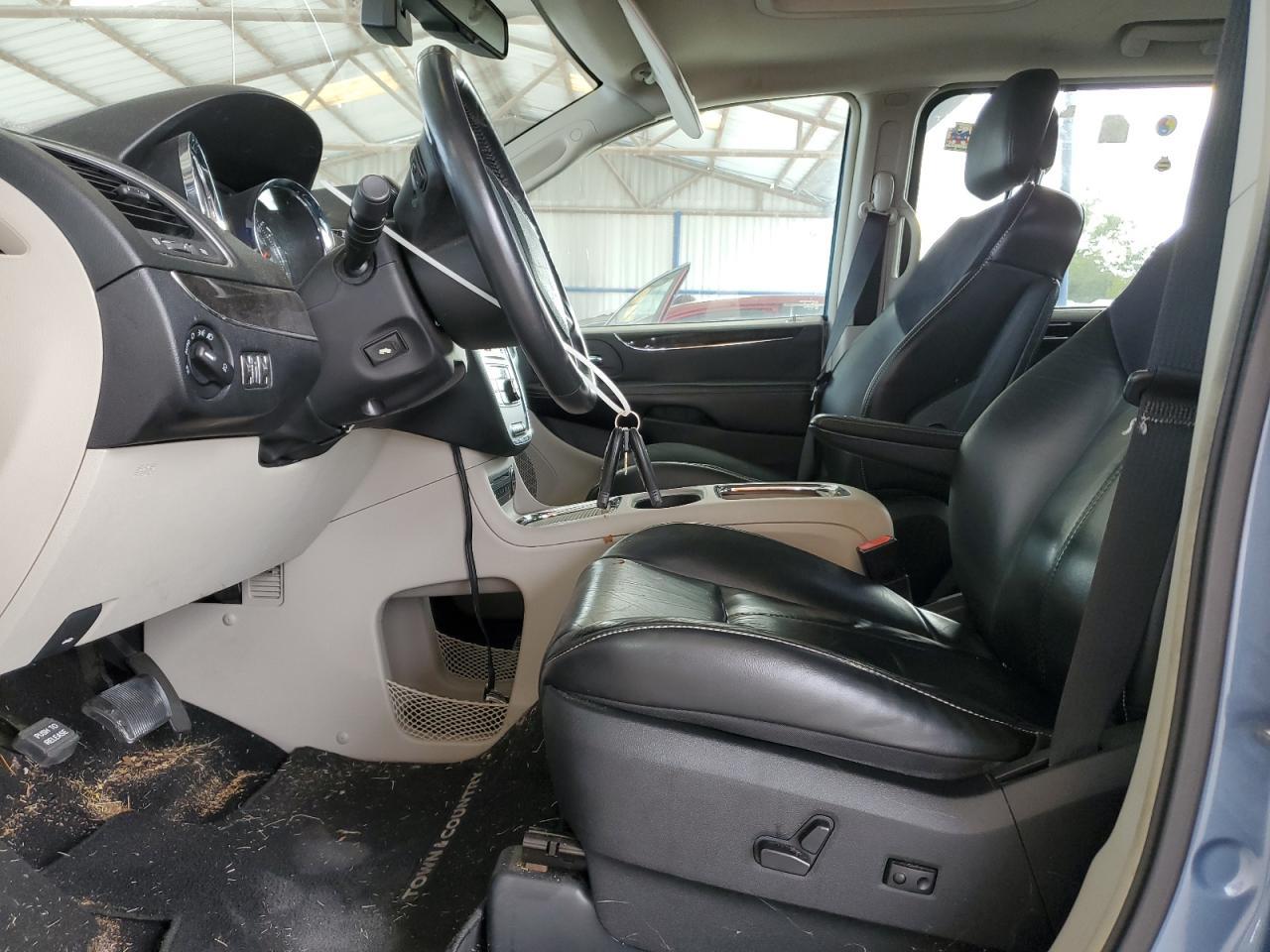 2011 Chrysler Town & Country Limited - Фото 7