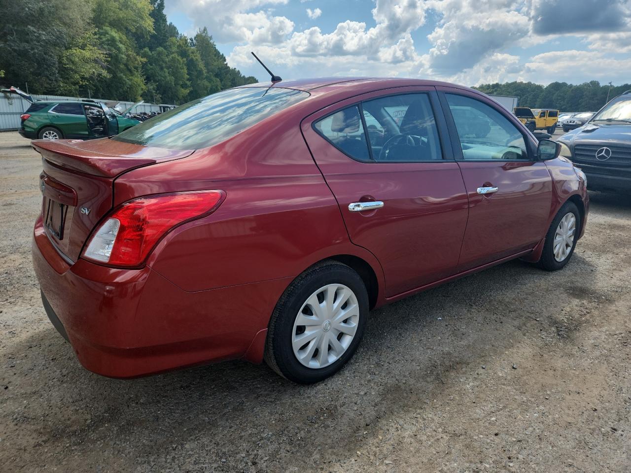 2017 Nissan Versa S - Фото 3