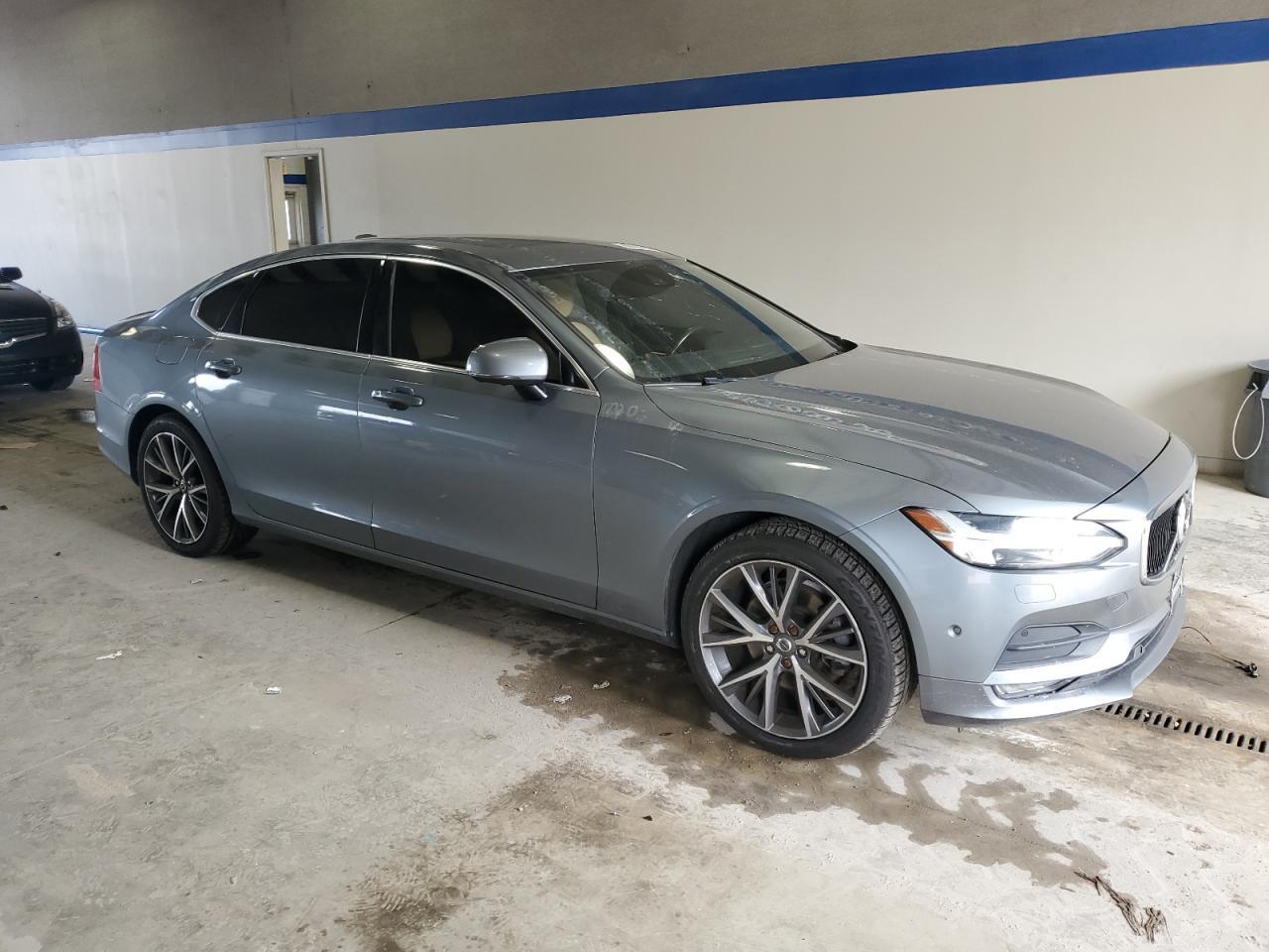 2018 Volvo S90 T5 Momentum - Image 7