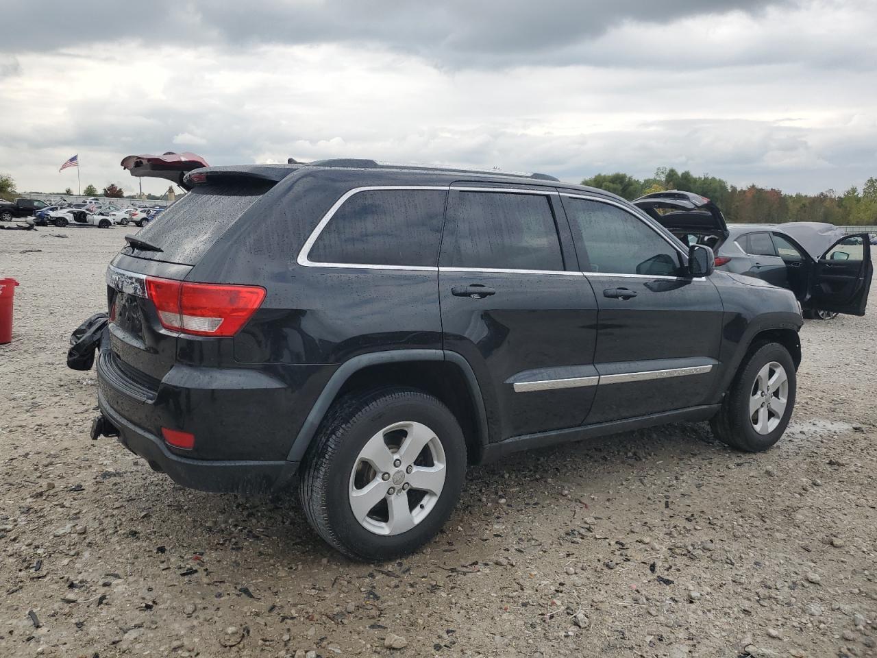 2011 Jeep Grand Cherokee Laredo - Image 3