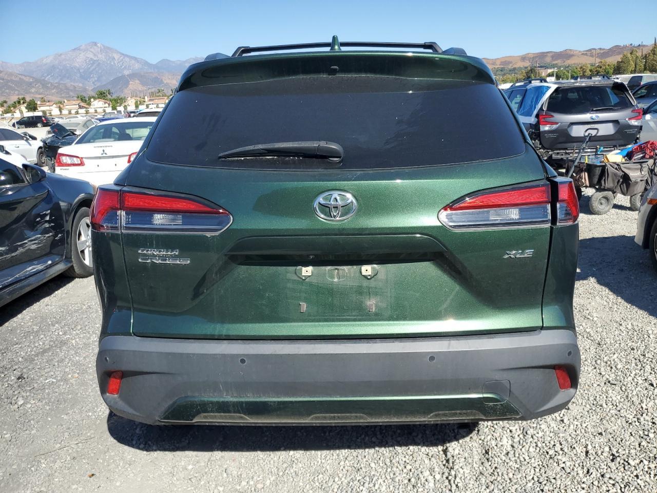 2022 Toyota Corolla Cross Xle - Image 6